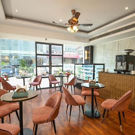 Hotel Krishna Deluxe-By Rcg Hotels Nové Dillí Exteriér fotografie