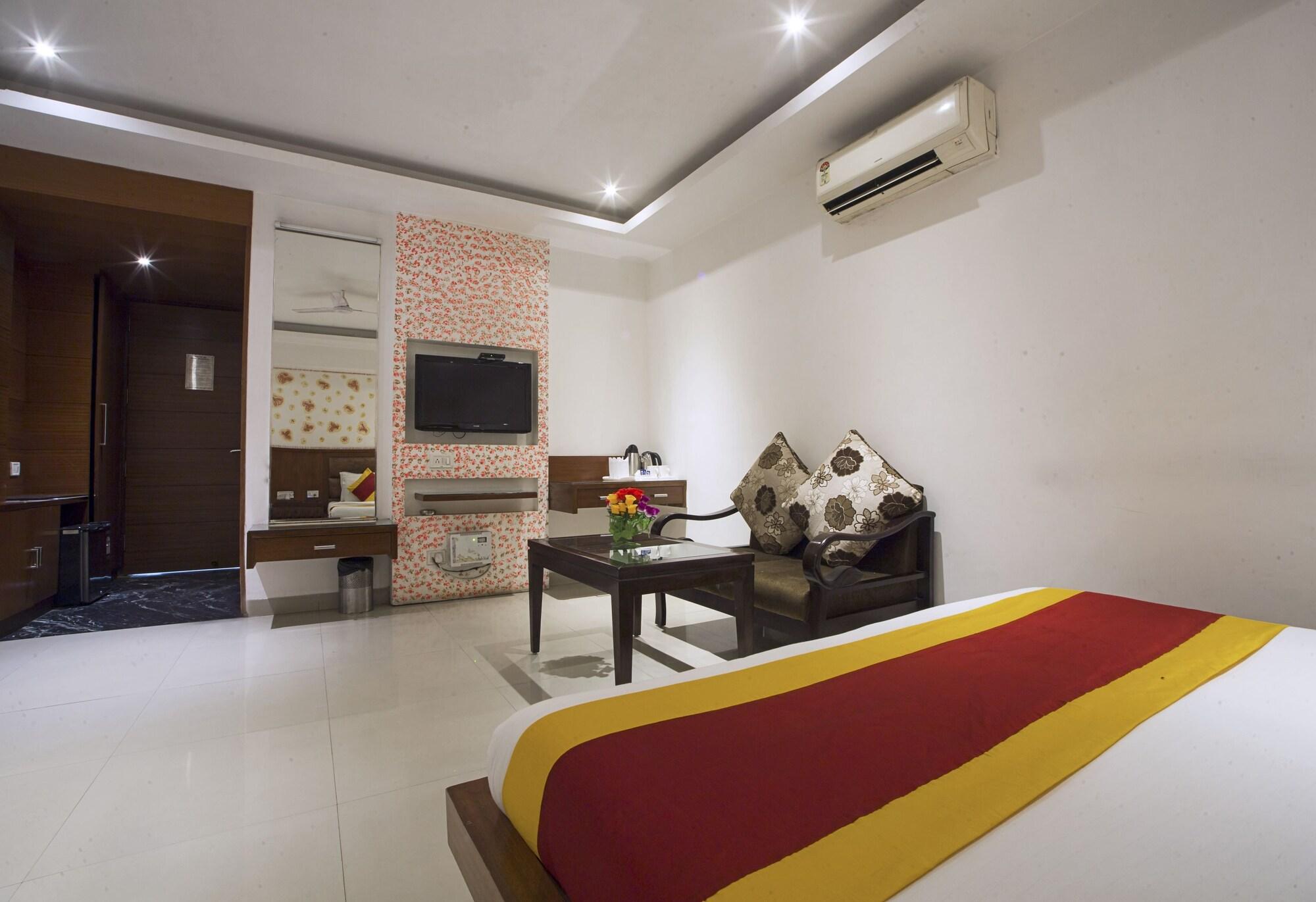 Hotel Krishna Deluxe-By Rcg Hotels Nové Dillí Exteriér fotografie
