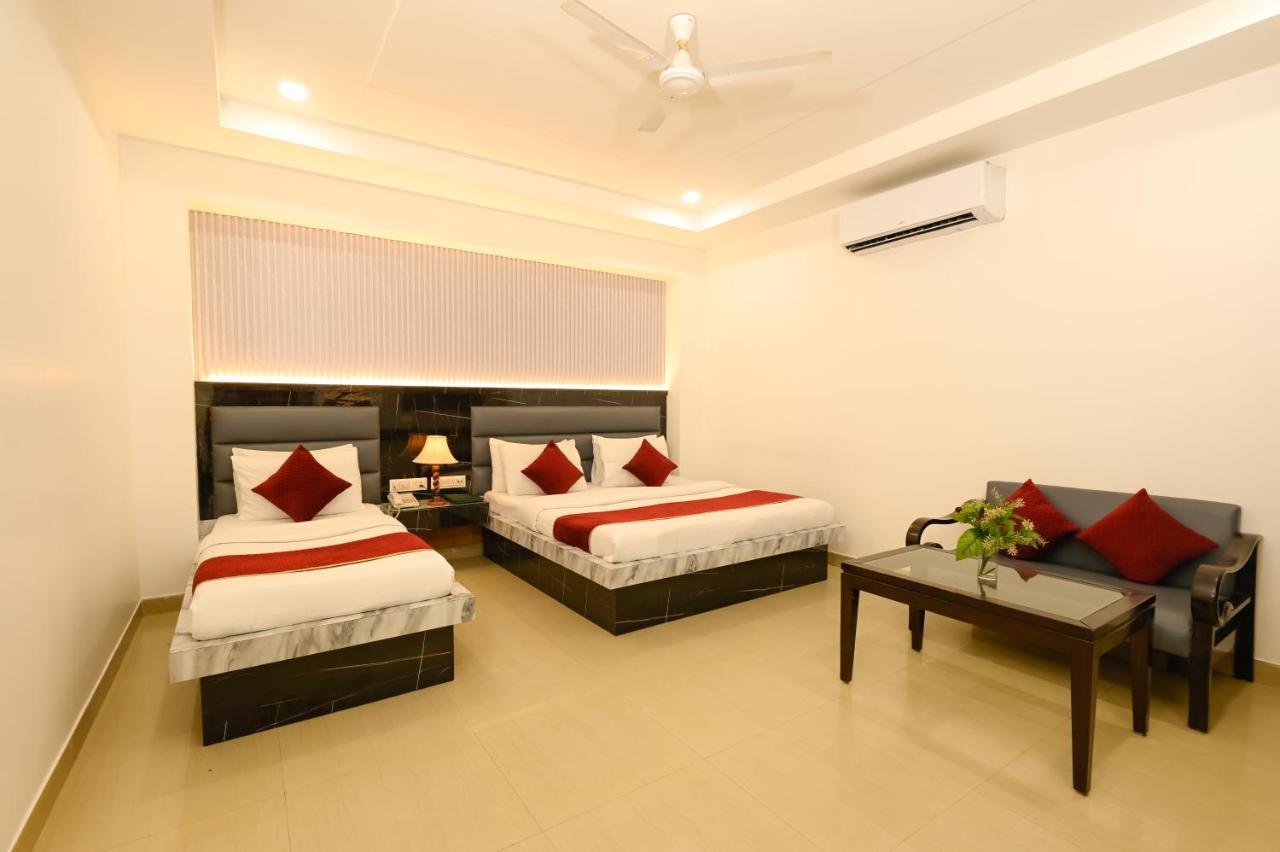 Hotel Krishna Deluxe-By Rcg Hotels Nové Dillí Exteriér fotografie