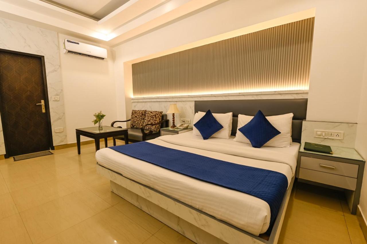 Hotel Krishna Deluxe-By Rcg Hotels Nové Dillí Exteriér fotografie
