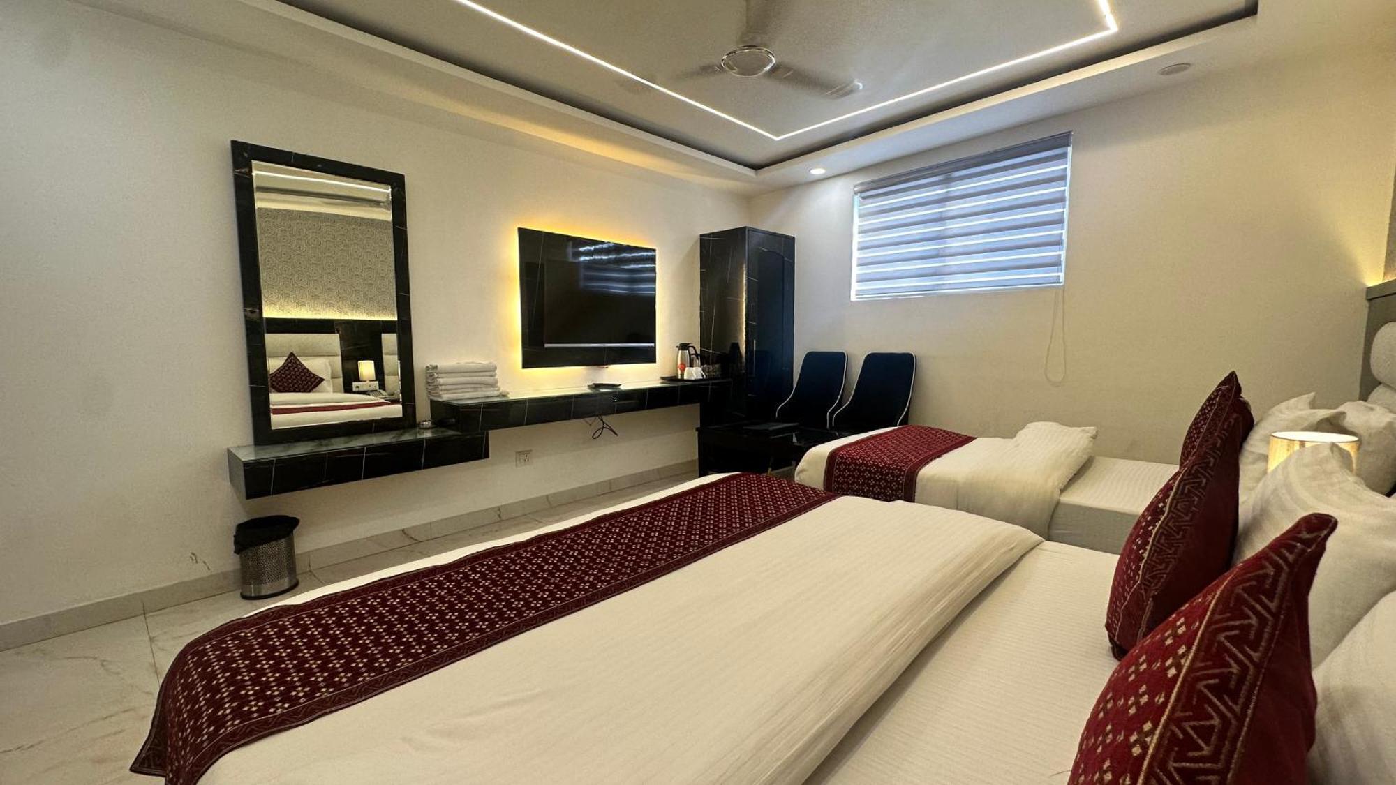 Hotel Krishna Deluxe-By Rcg Hotels Nové Dillí Exteriér fotografie