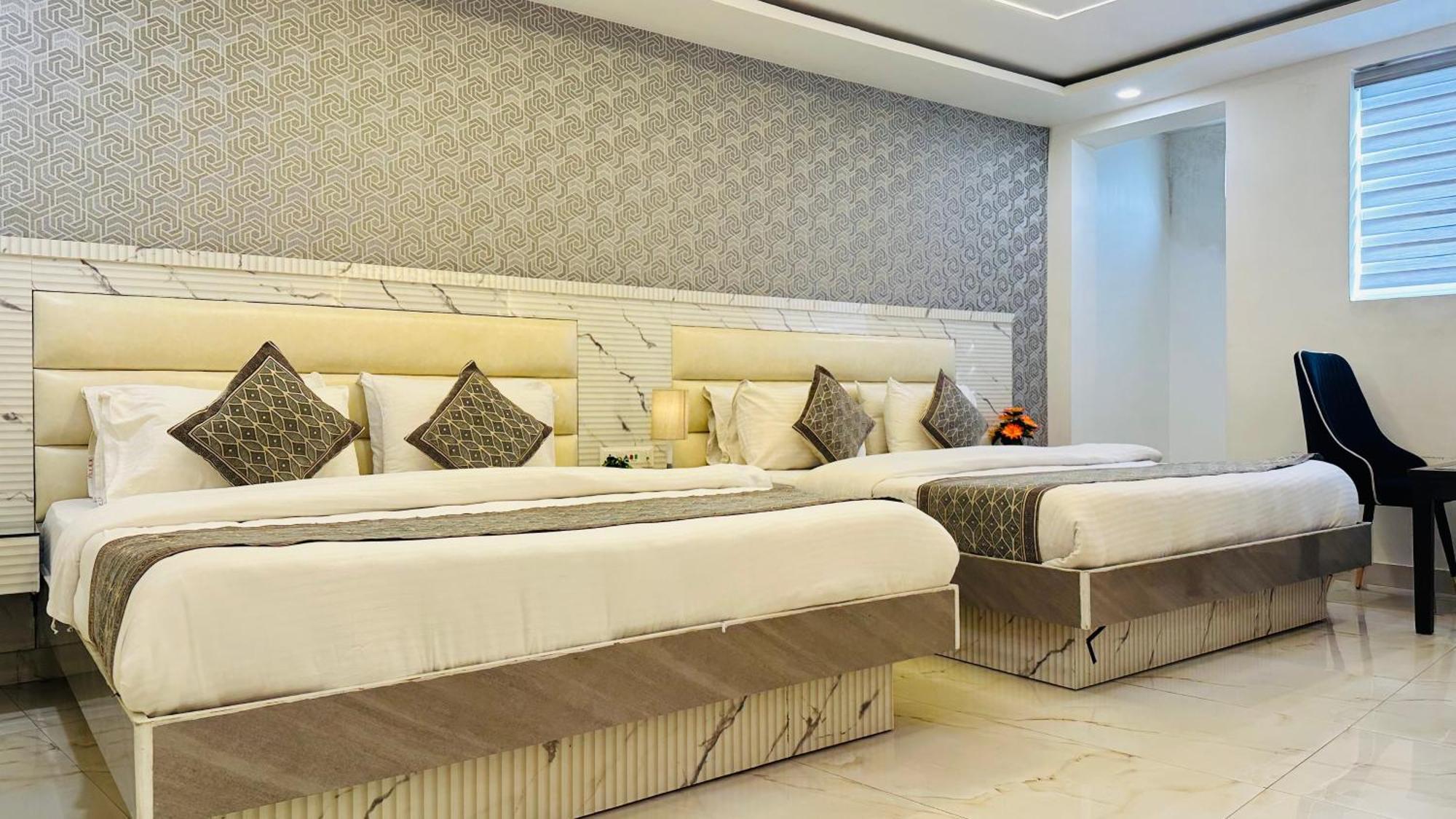Hotel Krishna Deluxe-By Rcg Hotels Nové Dillí Exteriér fotografie