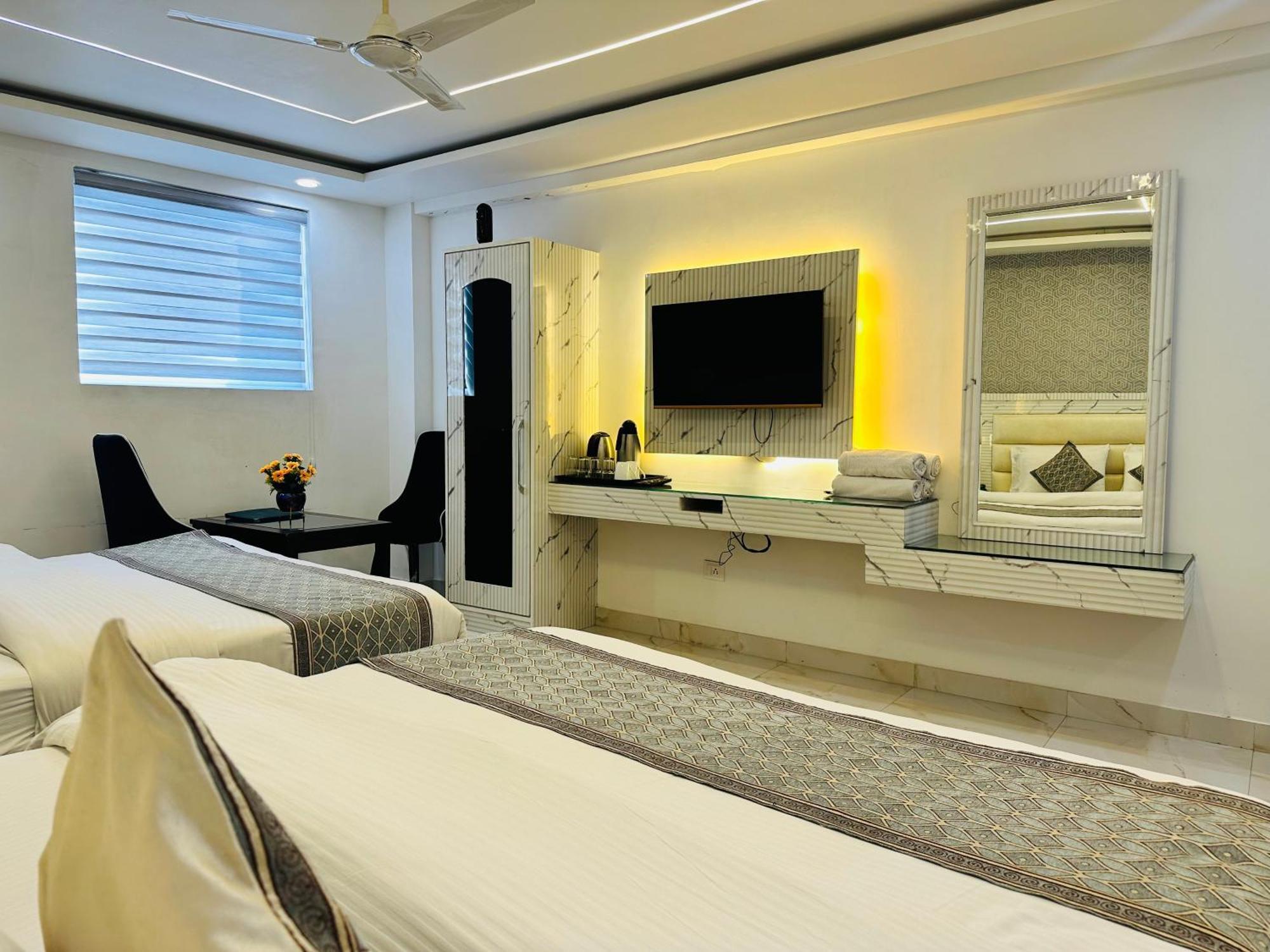 Hotel Krishna Deluxe-By Rcg Hotels Nové Dillí Exteriér fotografie