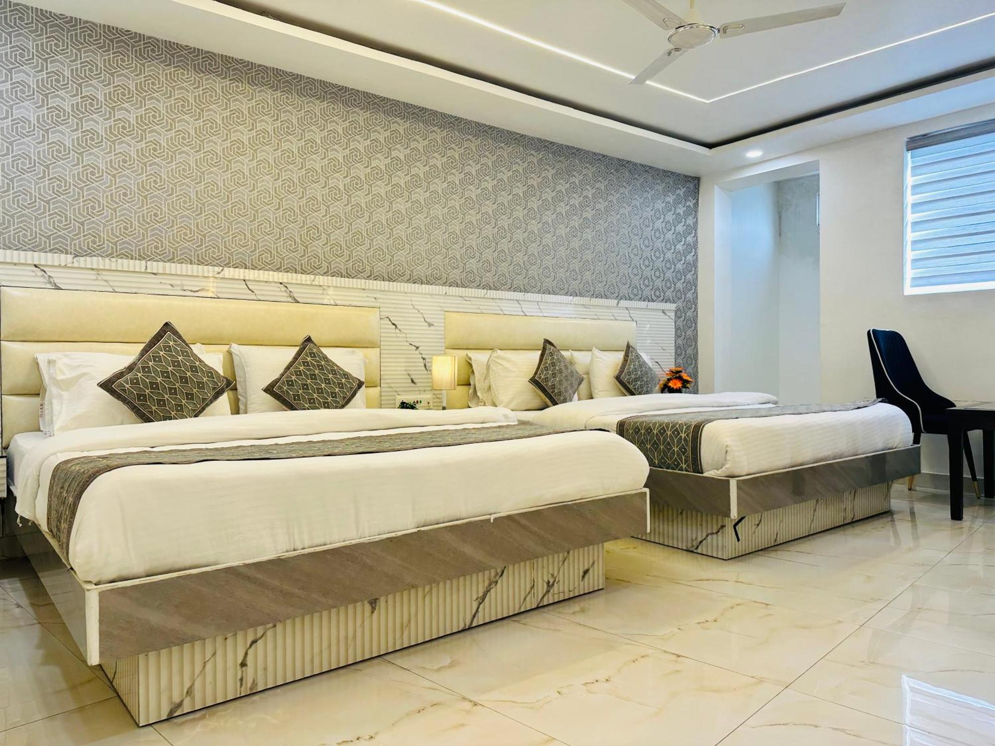 Hotel Krishna Deluxe-By Rcg Hotels Nové Dillí Exteriér fotografie